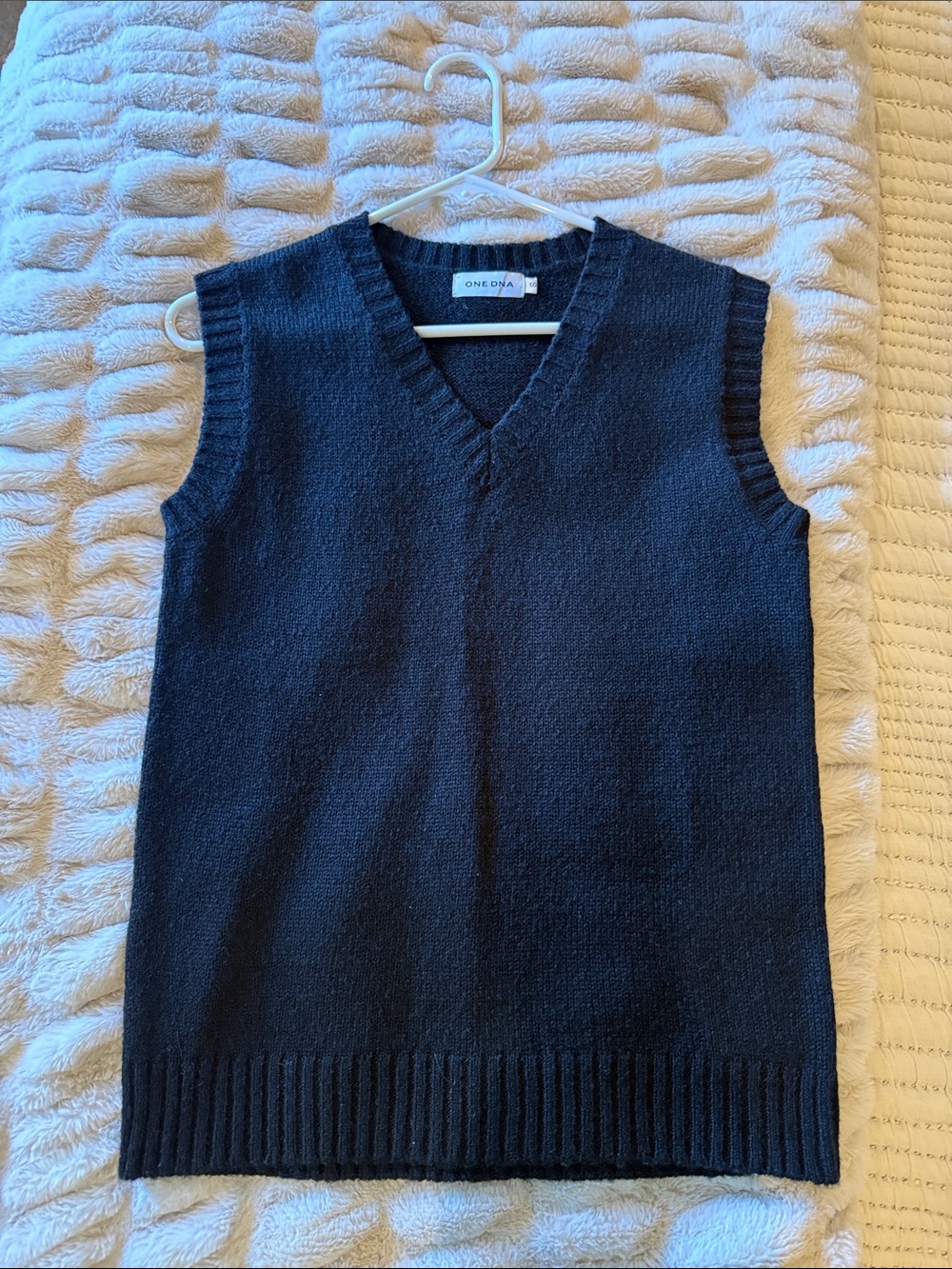 Men's Black V-Neck Knit Sweater Vest